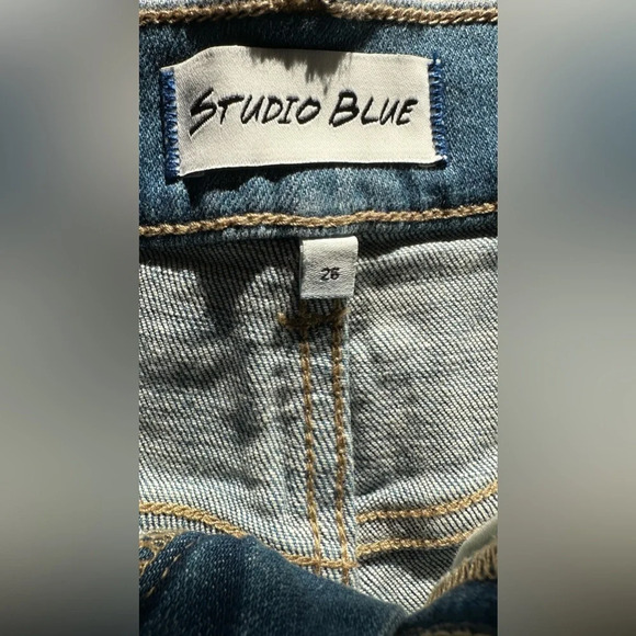NWT Studio Blue Denim Shorts in Color Crossroads 26 - Picture 5 of 6